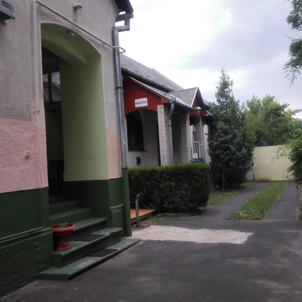 Stella Vendeghaz Hotel Debrecen Exterior photo